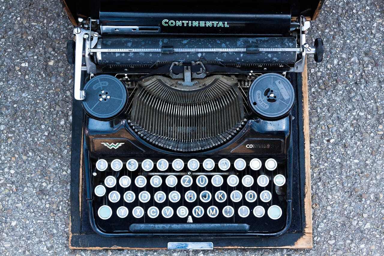 typewriter-795091_1280